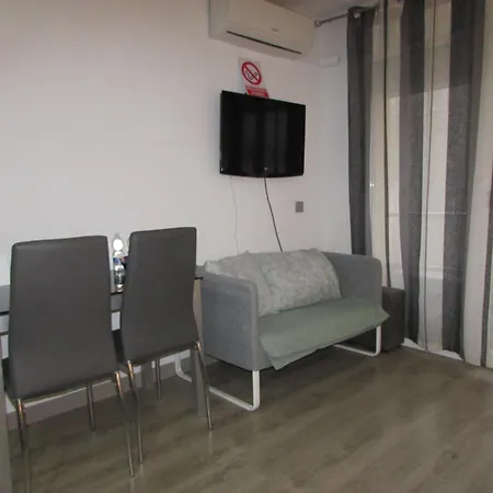 Apartamento And *
